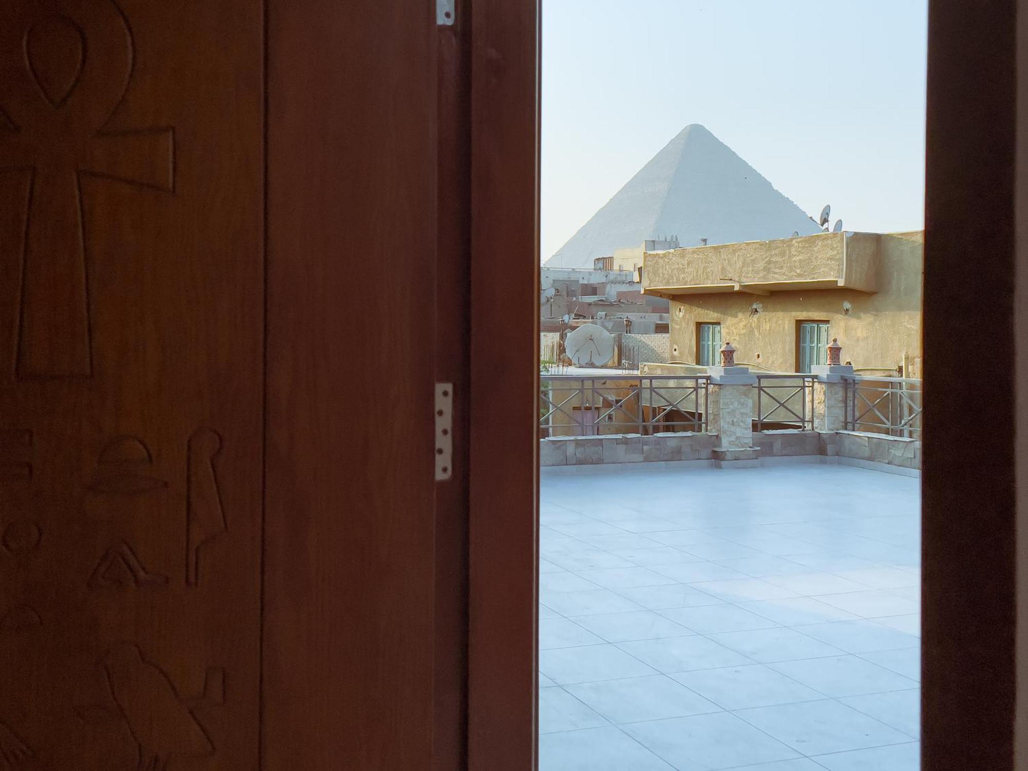 King Khufu Pyramids View Hotel Kafret el-Gabal Værelse billede